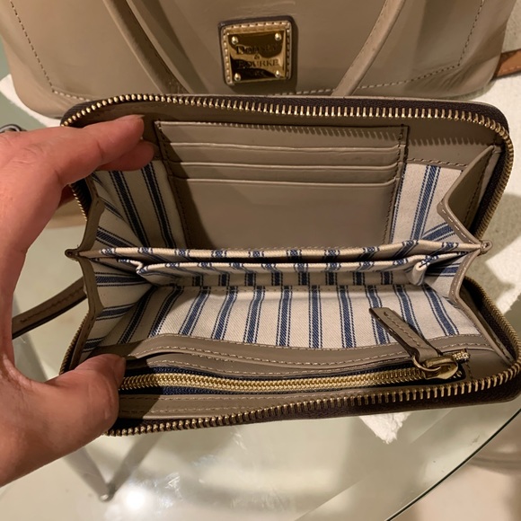 🚫⚠️ SOLD ⚠️🚫 Dooney & Bourke Purse & Wallet - Picture 5 of 7
